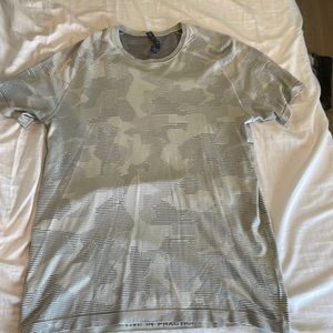 Lululemon metal vent breathe t worn once